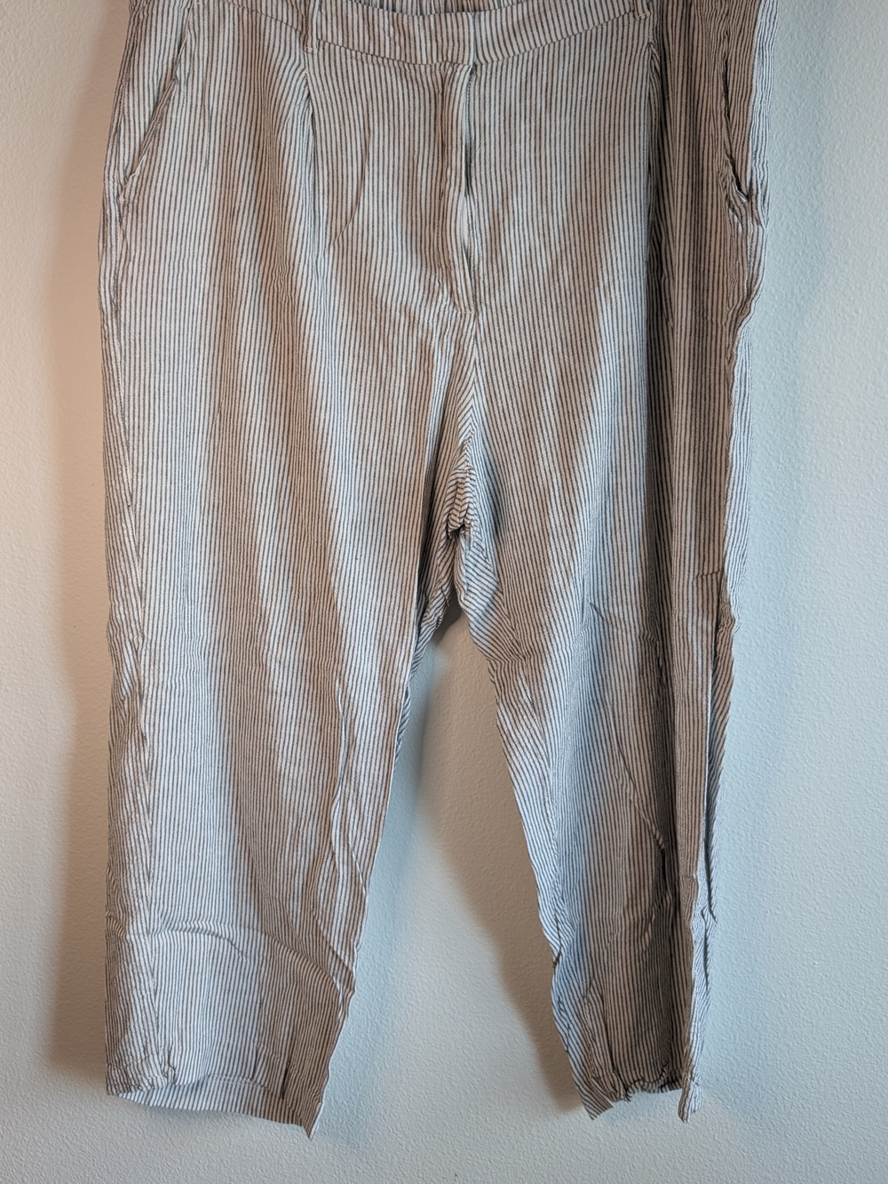Old Navy Women's Striped Lightweight Trousers in Light Gray and White